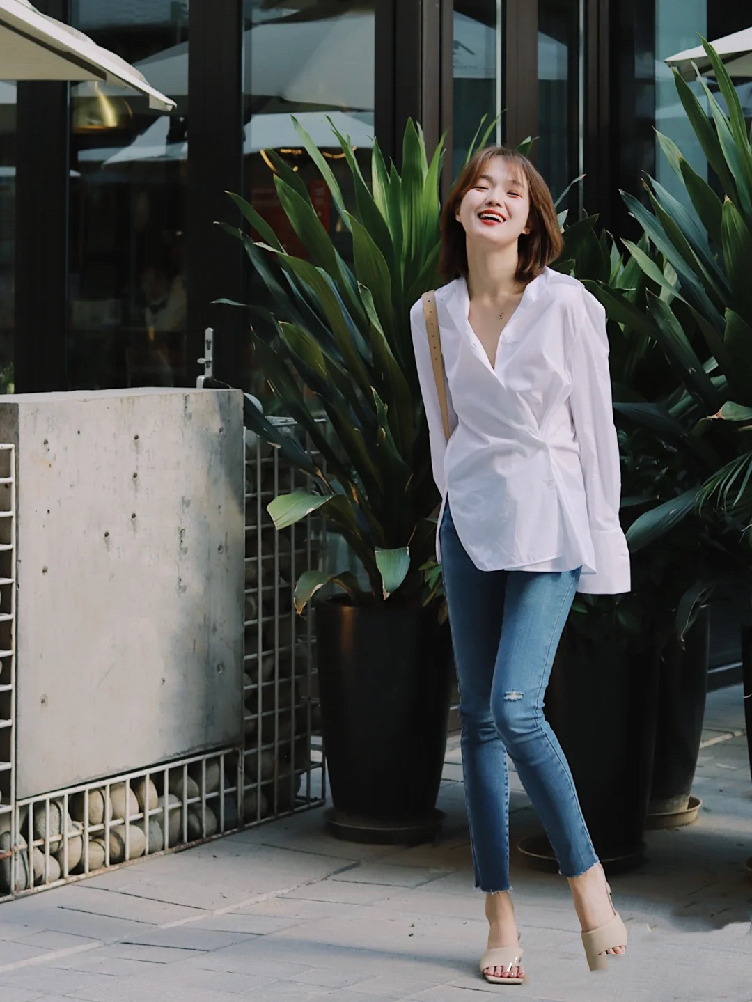 牛仔裤颜色深了如何变浅呢,浅色牛仔裤和深色牛仔裤