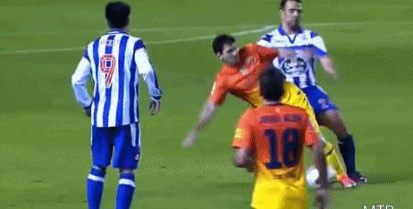 19岁的梅西被多次放铲,梅西被铲完整版