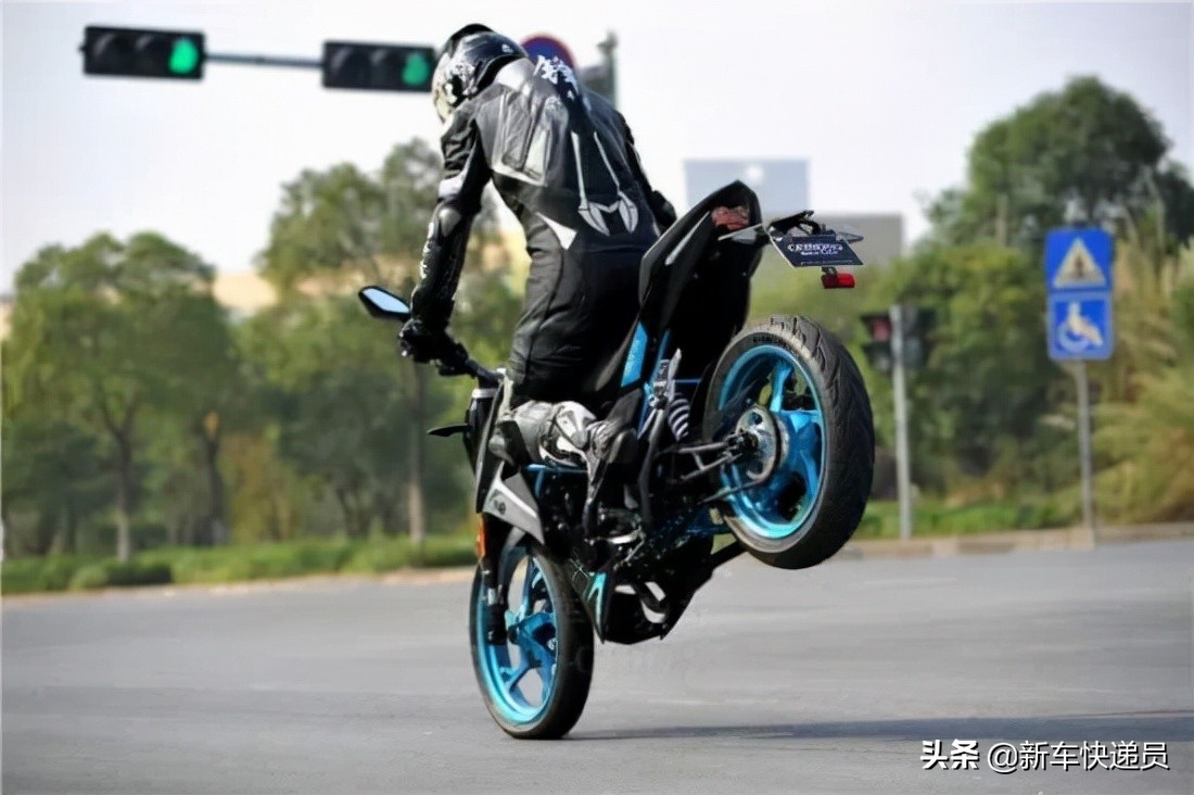 春风摩托车街车nk150,春风nk250街车知识