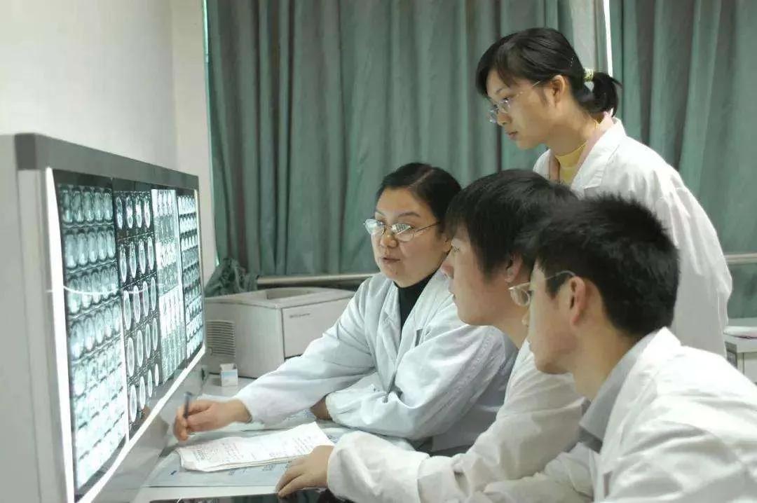 想考个医学大专怎么报名,要想报考医学院怎么报名