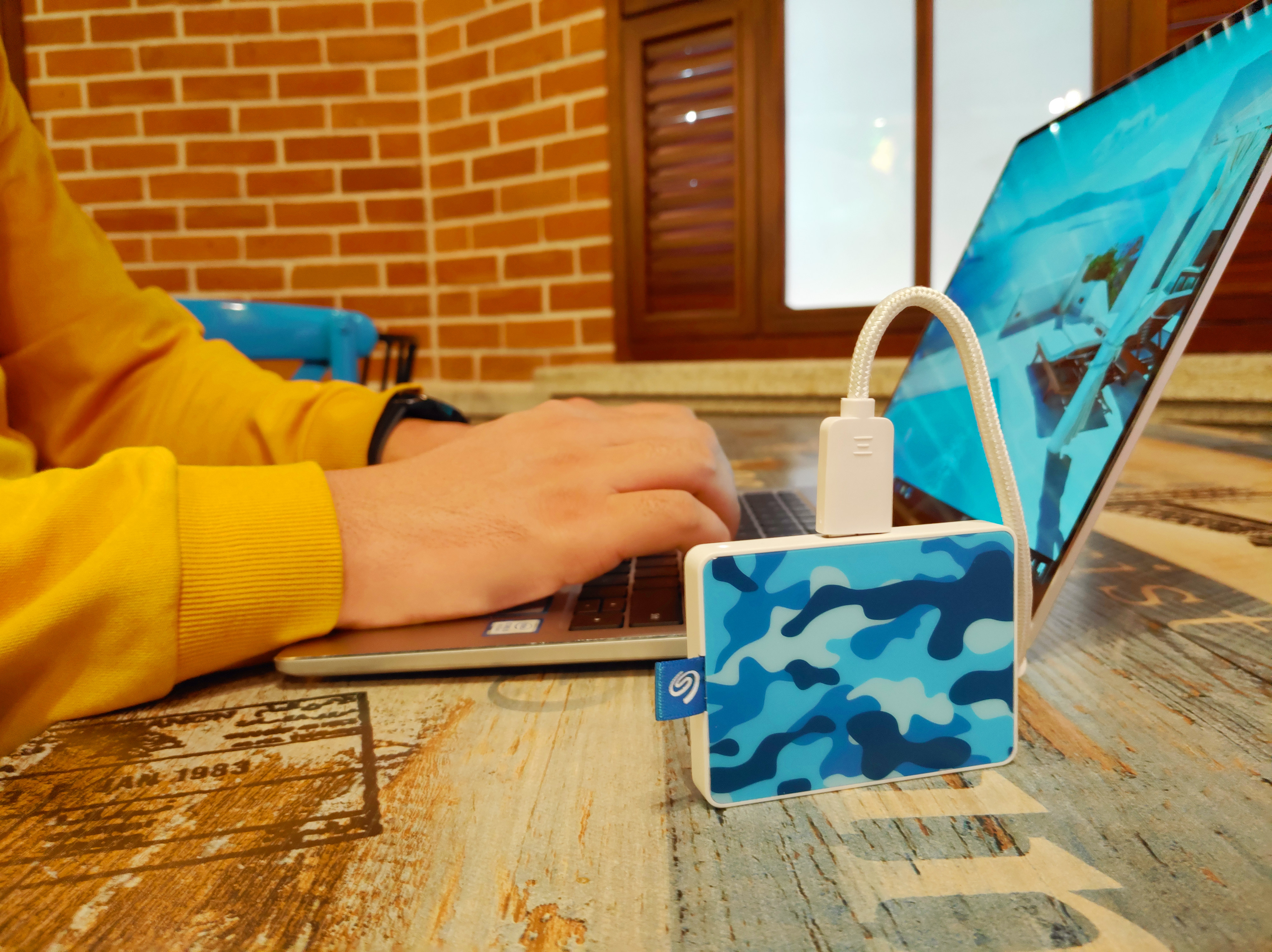 希捷移动硬盘新款和老款,希捷移动硬盘限量版评测