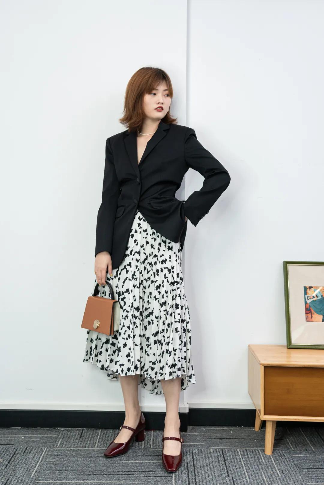 看起来丑爆款衣服,最简单的衣服搭配出时髦的效果