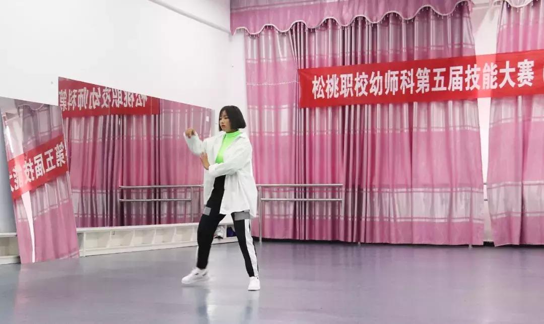 厉害了我们的新时代内容简介,松桃中等职业学校