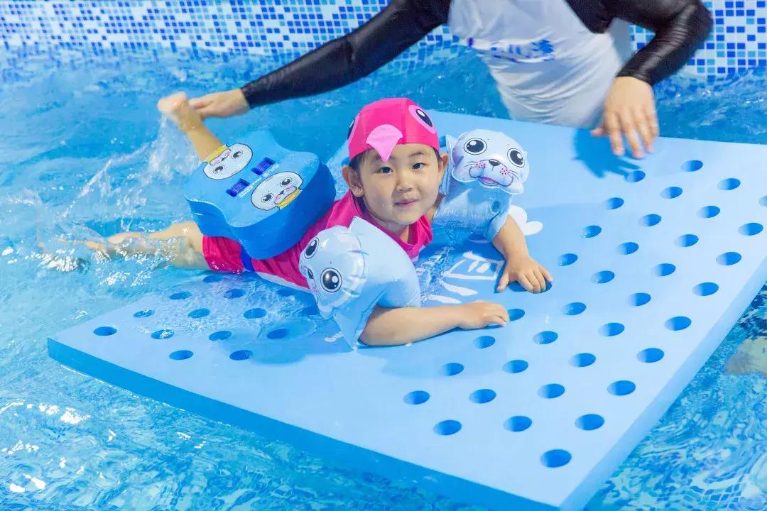小孩坚持游泳一个月有什么变化,婴儿游泳还需要坚持吗