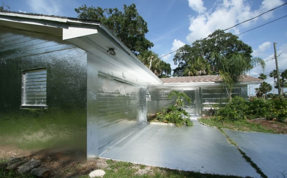 他们抢劫老妈、用锡箔包房子、修建时光机，还说受了外星人指使