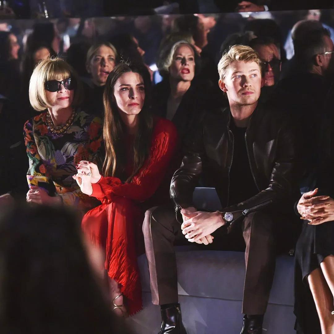 纽约秀场michaelkors,纽约时装周走秀视频女子