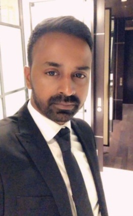 员工晒老板奖的名牌包，英国公司收到大量求职申请，网友疑是套路