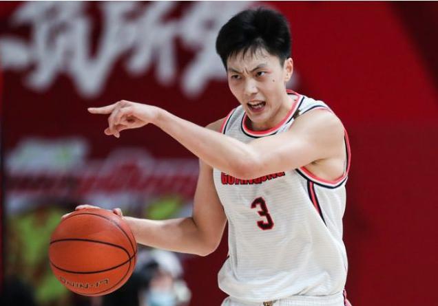 胡明轩被cba罚多少钱,cba公司回应胡明轩垫脚事件