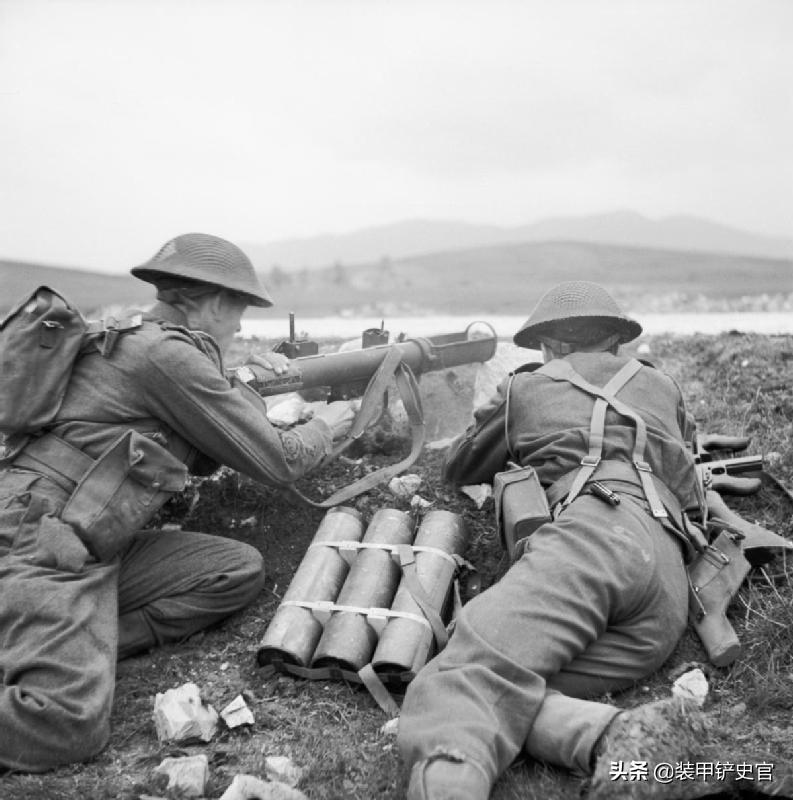 piat反坦克火箭筒,威力特大的弹弓