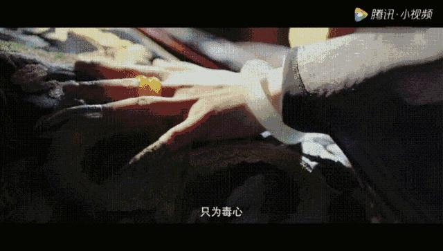 59岁穿比基尼秀长腿A4腰，她就是传说中的女魔头吧？