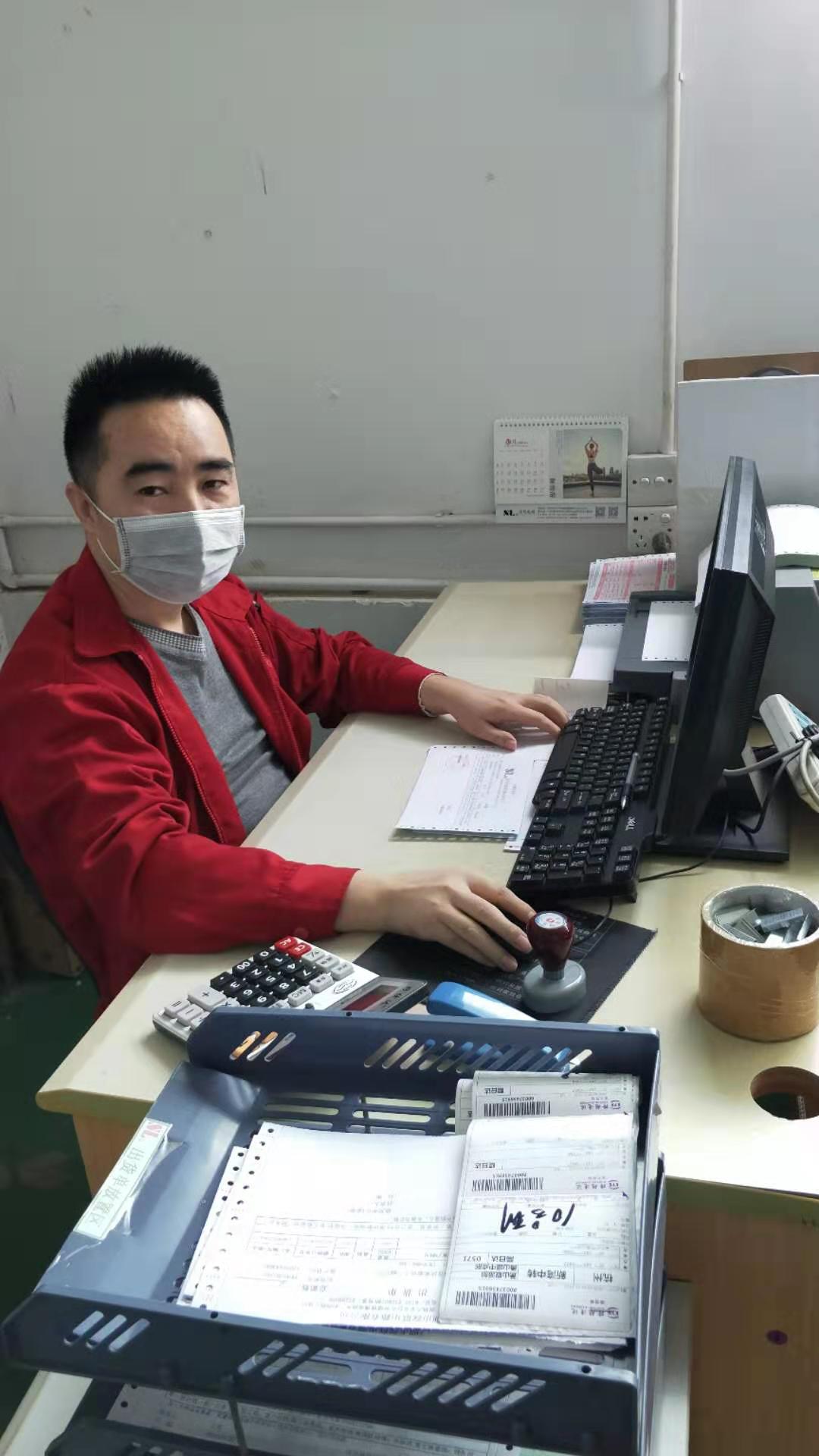 致敬抗击病毒一线医护人员,致敬坚守防控疫情前线的医护人员