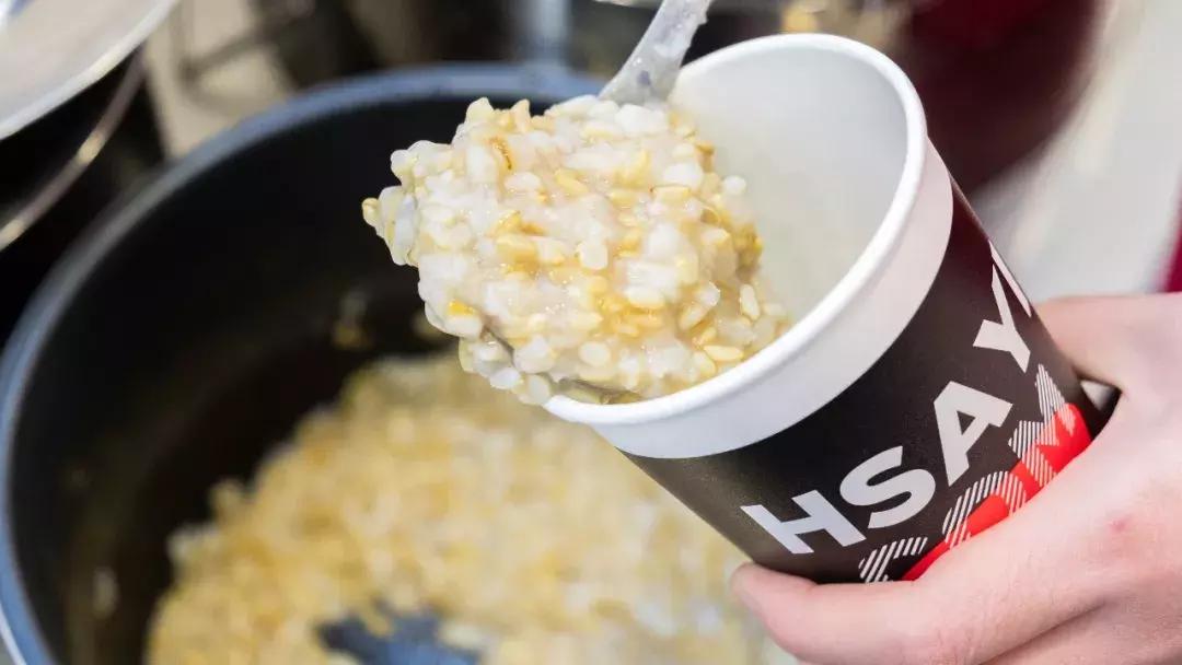 他用“小米模式”5年爆开1000+茶饮店！92%加盟店盈利！