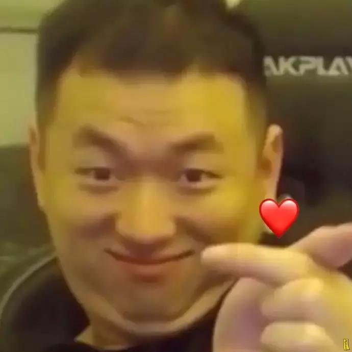 奚梦瑶穿miumiu黑钻吊带裙,158和178情侣穿搭