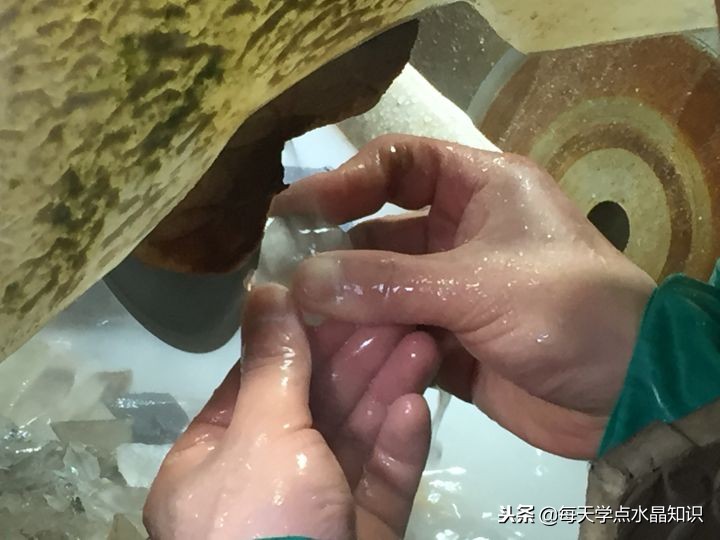水晶加工全过程吊坠,水晶原石加工全过程