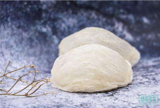 出国旅游随身要带点吃的吗,旅行途中带的特产多怎么带回国