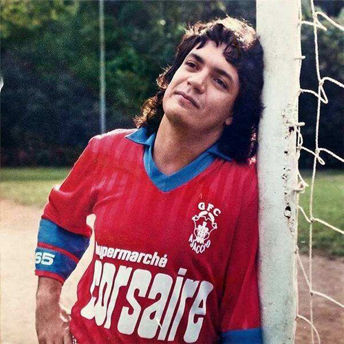 卡洛斯不会传球,卡洛斯退役后踢弧线球