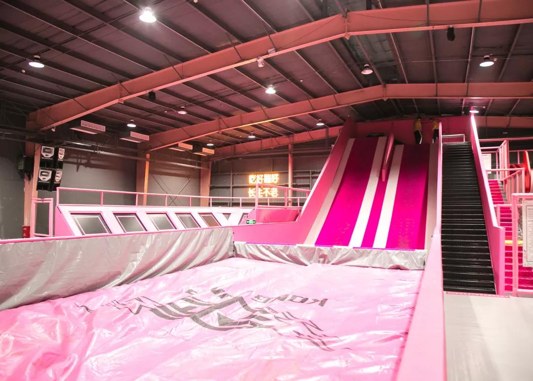 10000平方米蹦床乐园,网红蹦床公园视频