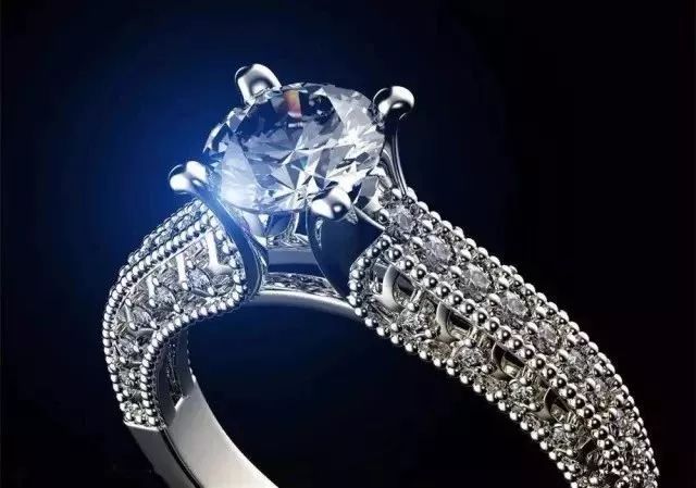 铂金钻戒一直佩戴会有磨损吗,黄金戒指戴久不亮怎么办