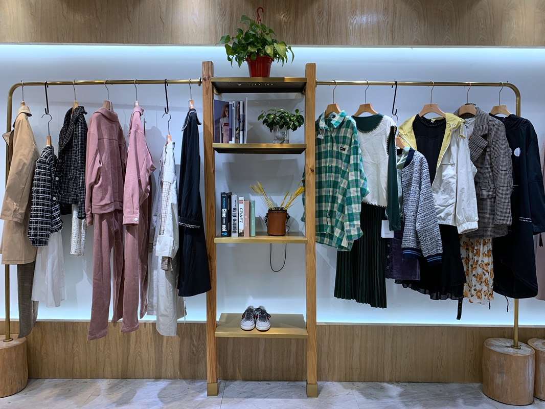 ihimi鍝佺墝鏈嶉グ,鍝佺墝濂宠瀹樻柟姝ｅ搧濂楄娌櫁渚濈編