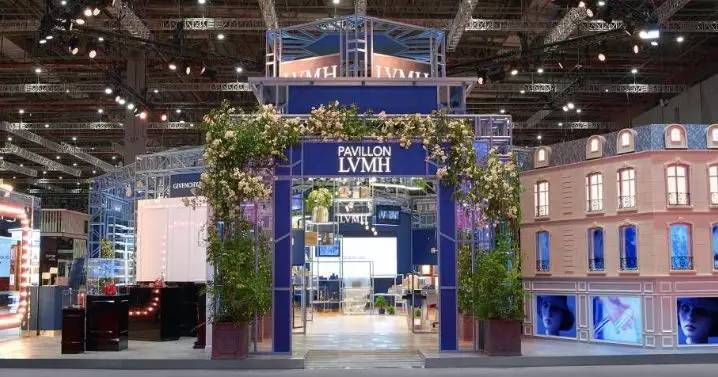 中国女人被世界首富收养,世界首富lv中国女儿