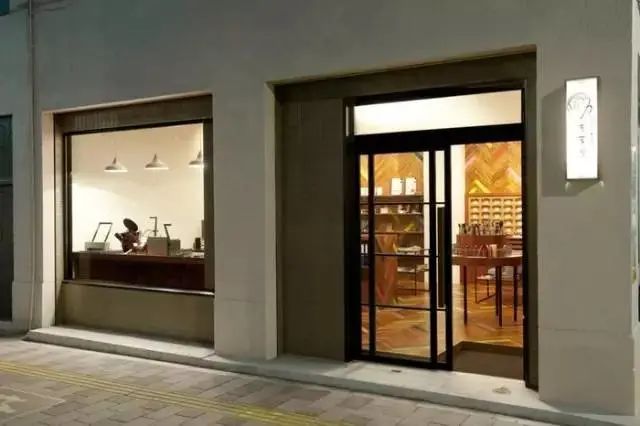 现在，全靠霓虹文具给我带来工作归属感