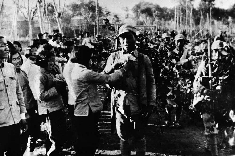 八路军和美国记者,八路军面对美国记者