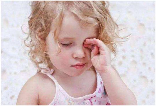 孩子总喜欢挖鼻孔怎么回事,小孩爱用手指挖鼻孔是怎么回事