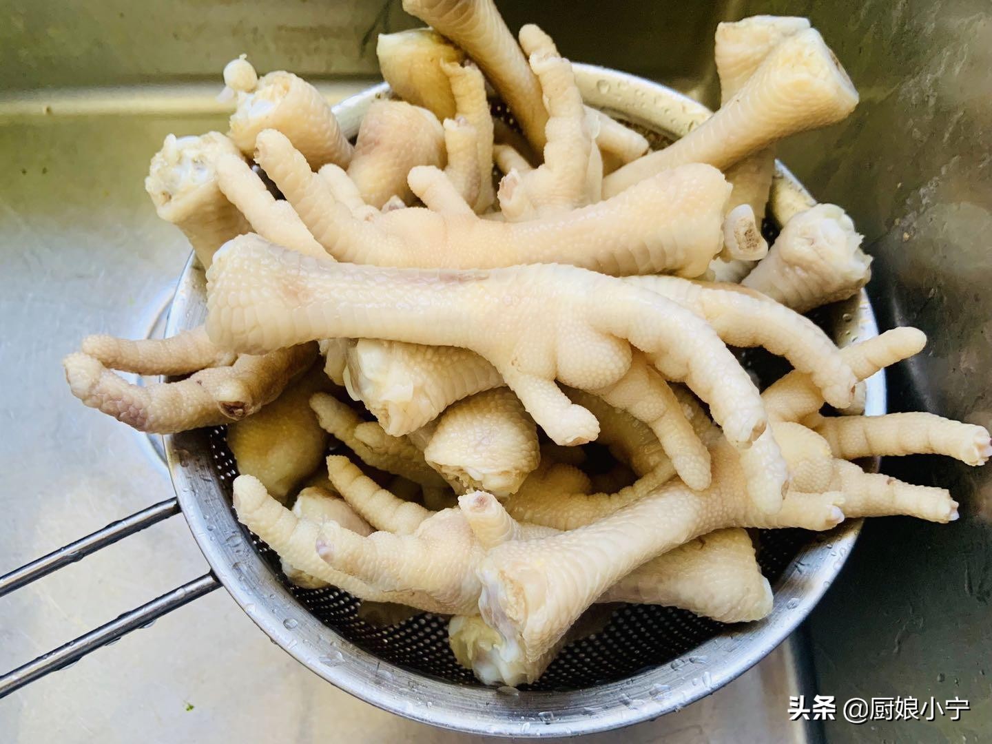 *鸡做**爪多加这一步，软烂不破皮，一口一个吸溜着吃