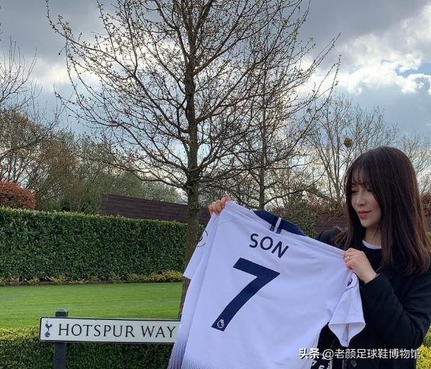 亚洲球王恶意蹬踏染红，除禁赛难逃父亲责罚，因为人性比足球重要