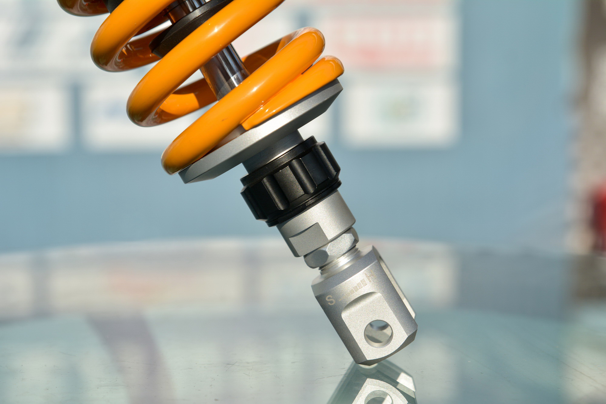 提高了稳定性与舒适度!野蛮公牛HPS前叉、XPS后减震