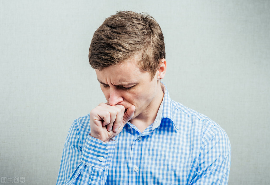 小孩咳嗽咳出血要紧吗,咳嗽把喉咙咳破了出血