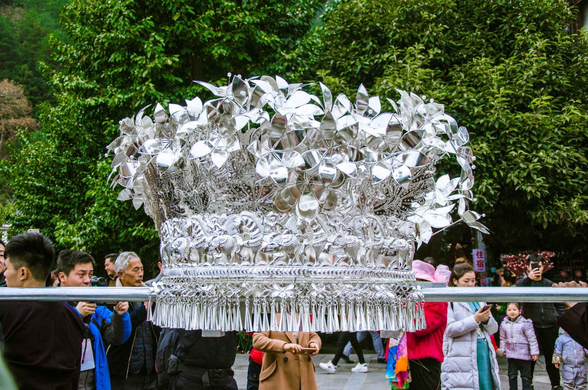 苗族银饰真的美,贵州黔东南苗族银饰穿上很漂亮