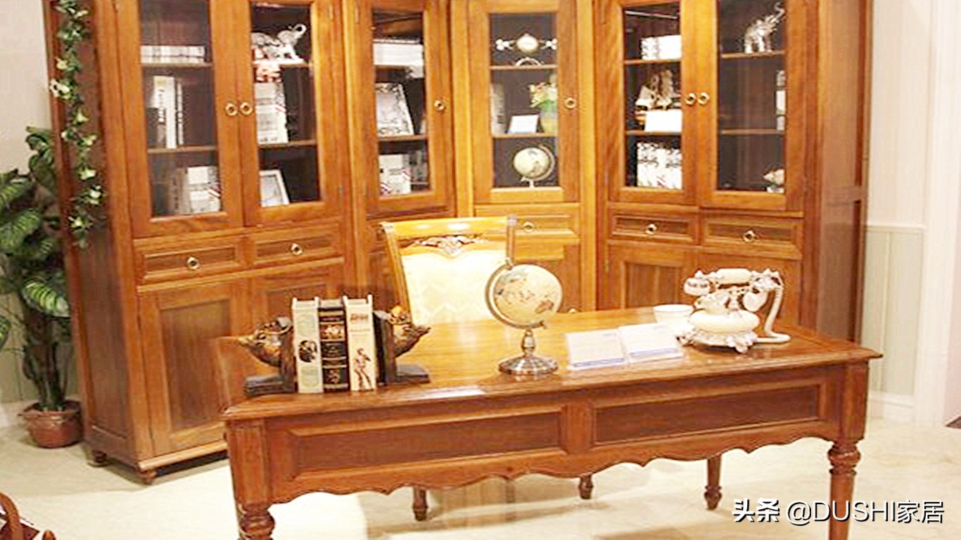 书房书桌颜色胡桃木,去客厅化的大书桌推荐胡桃木