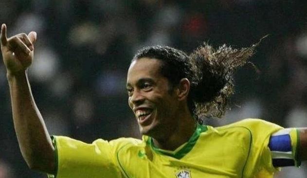 巴西十号球员内马尔照片,巴西内马尔10号球衣