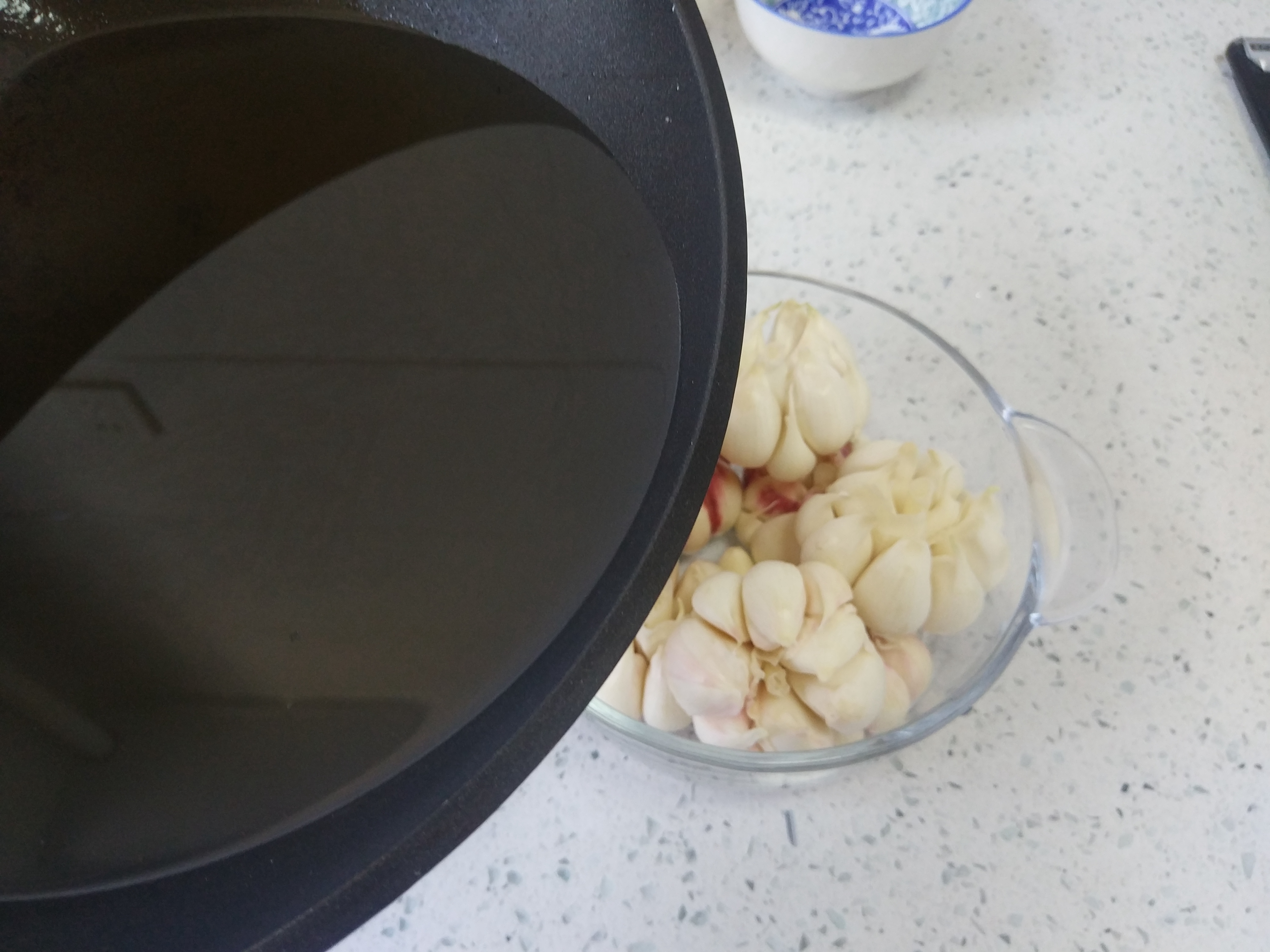 腌糖蒜用的是白醋还是米醋,腌糖蒜用白糖还是用冰糖