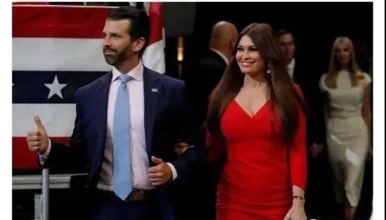 揭秘特朗普的准儿媳 (特朗普夫人最新着装)