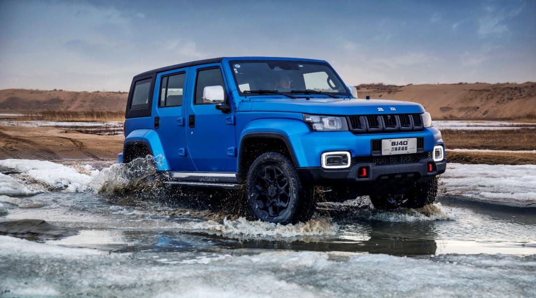 普拉多对比新bj40实车照片,开老款丰田普拉多2700视频