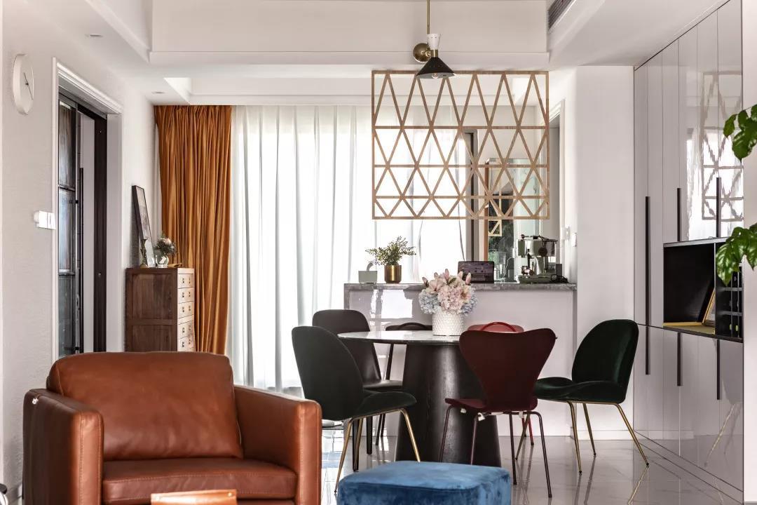 「恋·家」生活不需要太空旷，于是他们决定把家“变挤”