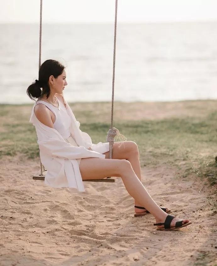 今夏最值得入手的4双网红凉鞋,圆头高跟凉鞋今夏最洋气