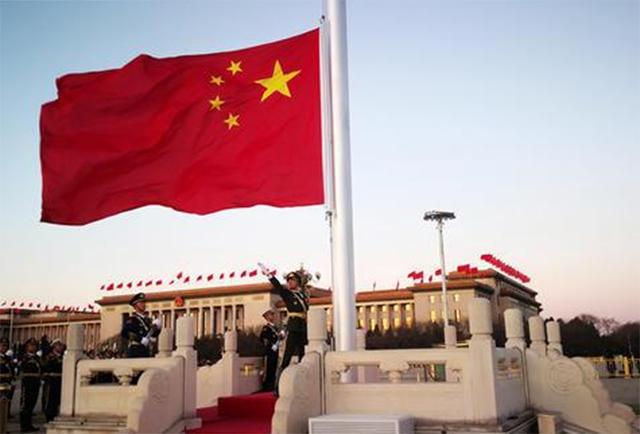 1949年3012份*旗国**设计图案中，毛主席为何对五星红旗表示满意？