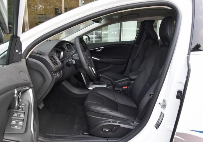 沃尔沃v40属于什么级别,沃尔沃v40是不是旅行车