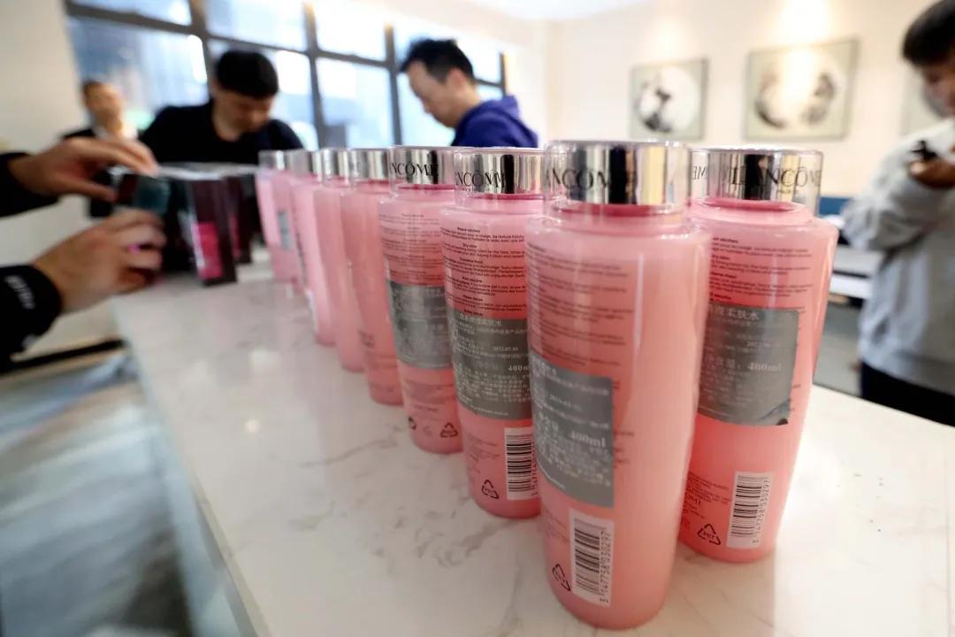 你买的大牌护肤品,最新查获假化妆品