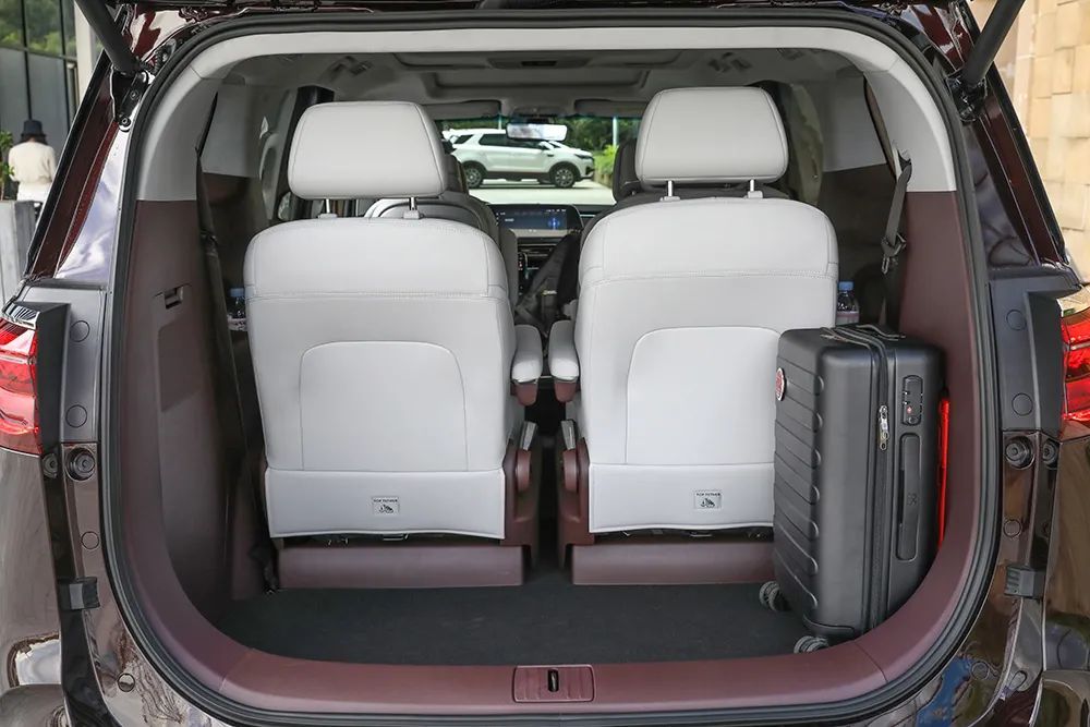 2022款别克gl8艾维亚礼贤版,别克2022款gl8艾维亚四座试驾