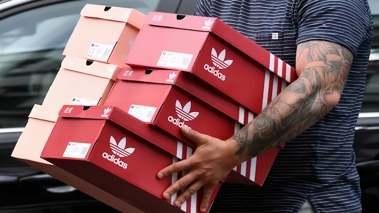 79.9元一件的阿迪达斯短袖,正品耐克99元t恤