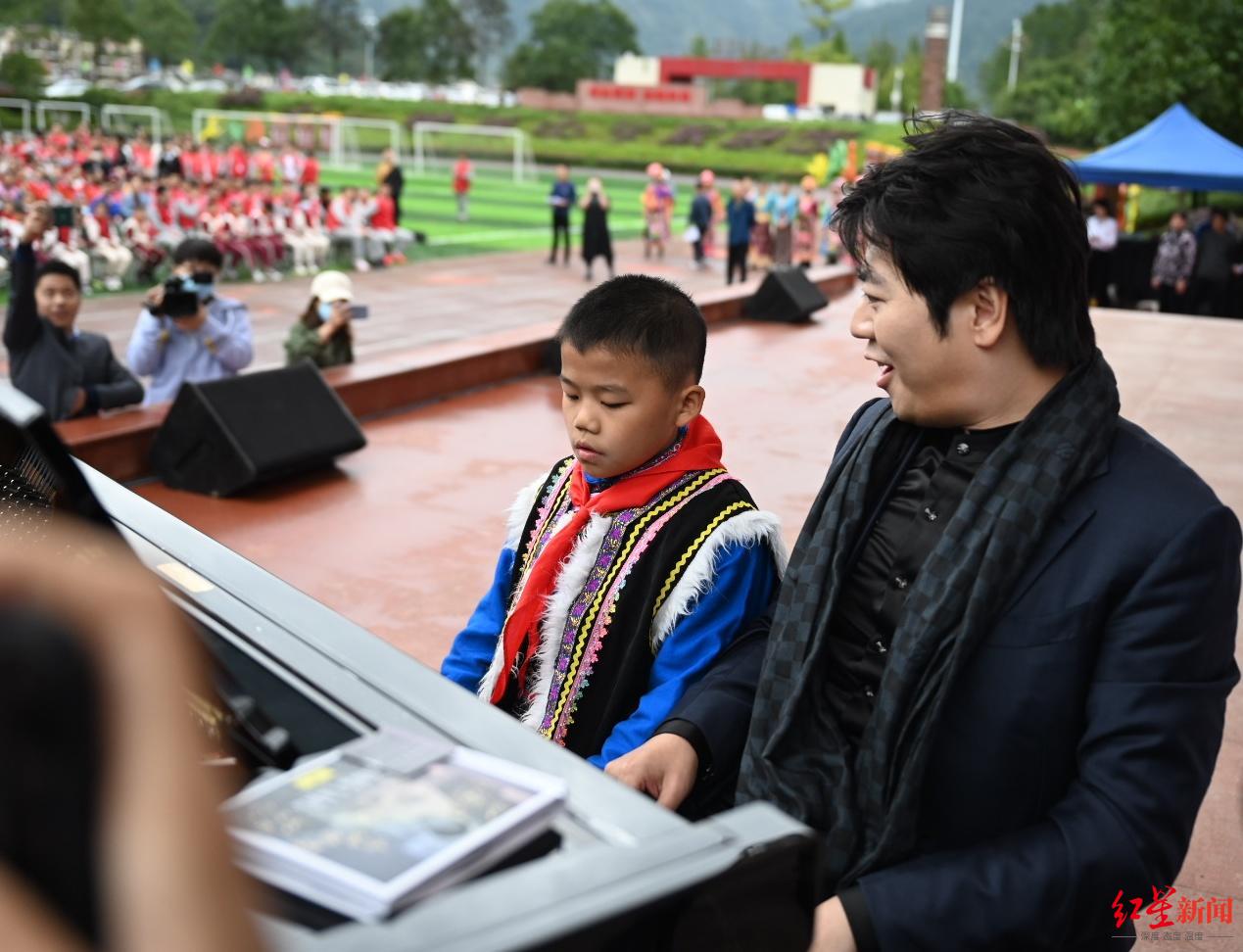 郎朗吉娜出席互动,郎朗吉娜夫妻合奏