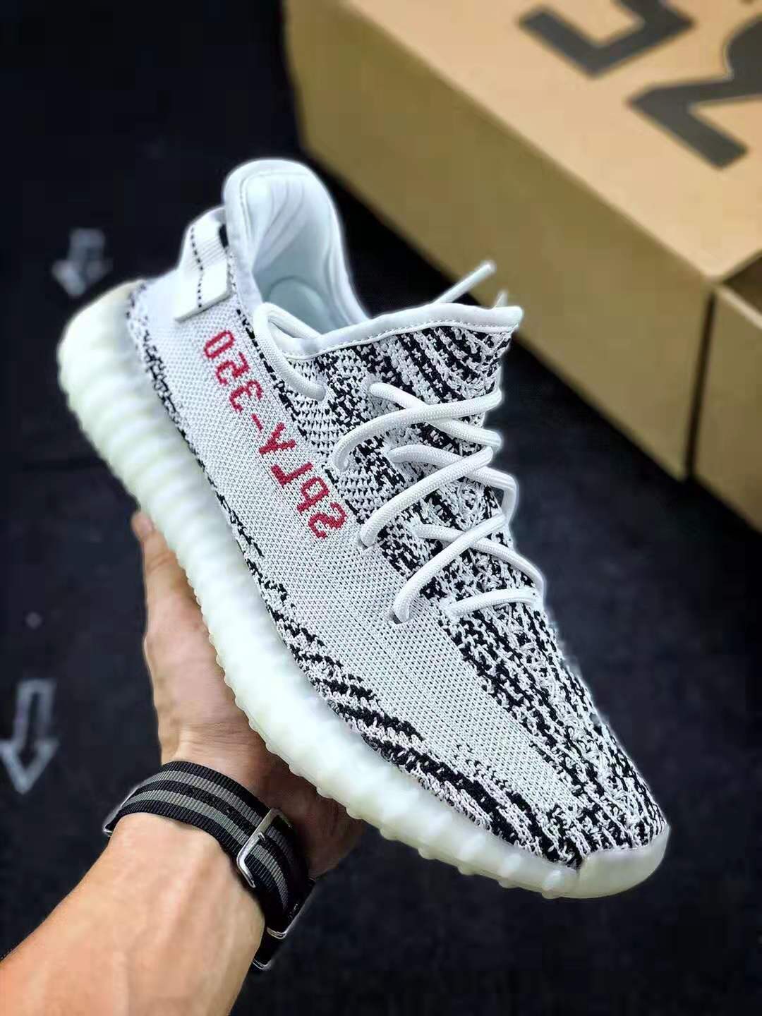 耐克官方店查出假鞋,查获近千双山寨运动鞋