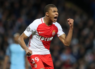 世界足坛史上十大巨星排名,世界足坛巨星排名前100解说