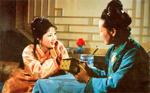 薛蟠出门经商宝钗让谁住进大观园,薛蟠给林黛玉配药是真的吗