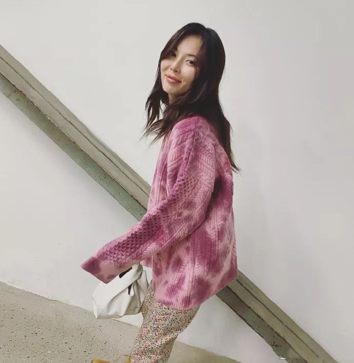 泫雅最新舞台黑色吊带裙,泫雅小野马舞蹈颜值