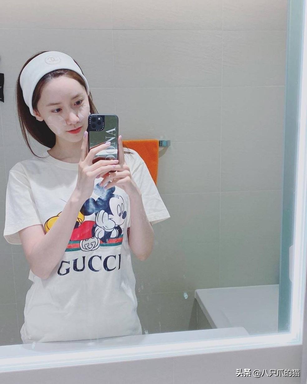 林允儿格子家居服,林允儿宅在家里